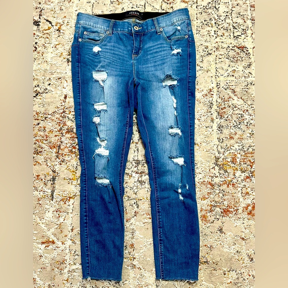 TORRID bombshell skinny mid rise size 14 distressed raw hem